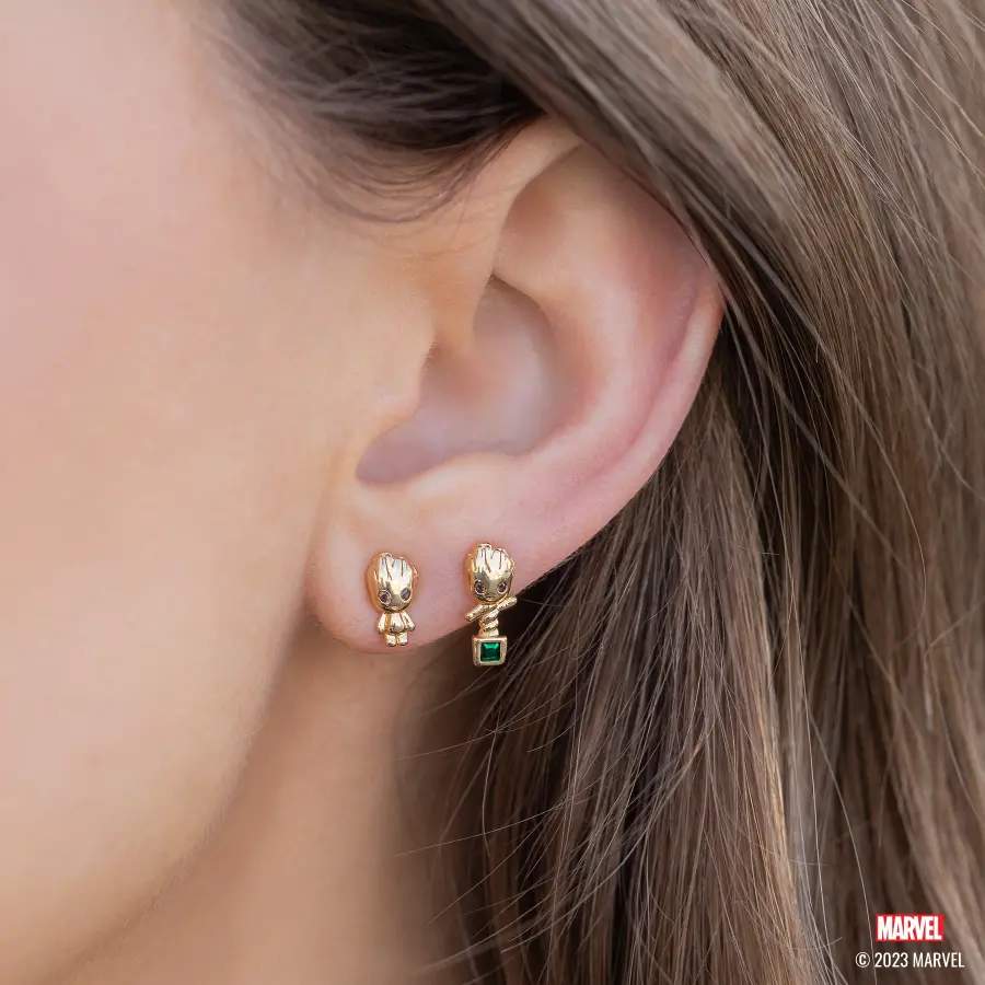 Shop it <a href=https://shopgirlscrew.com/products/marvels-guardians-of-the-galaxy-groot-studs>here</a>